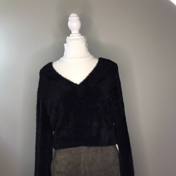 Aritzia Sunday Best Kitten V-Neck Sweater | Black | Size M - Picture 1 of 12